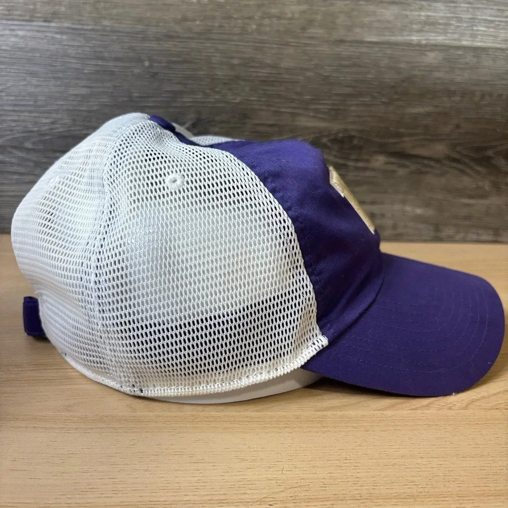 Washington Huskies Hat‎ Cap Strap Back Purple Nike Mesh Back Adjustable